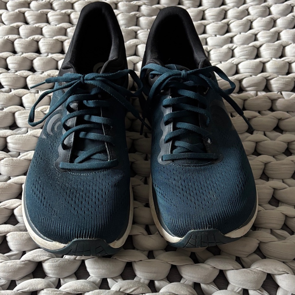 Stylish Teal Athletic Shoes for Men